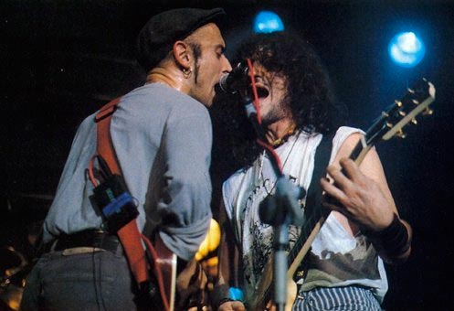 Fito e Iñaki, mano a mano, en un momento de la segunda noche - 1997 1997-fito-uoho-canci-diciembre