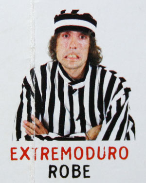 Robe en una foto del libreto del disco homenaje a Rosendo - 1997 1997_robe-rosendo