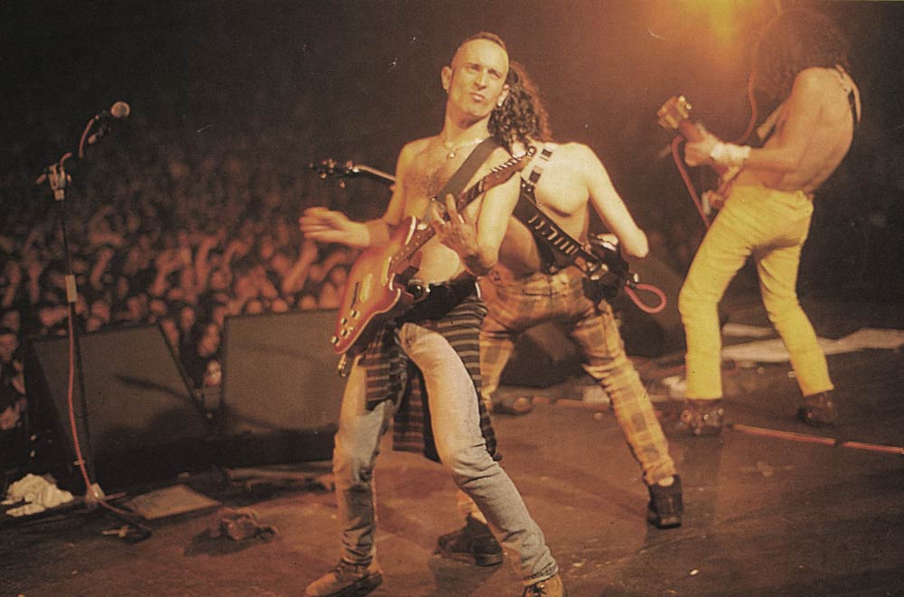 Extremoduro y Platero y Tú en el Palacio de los Deportes en 1996 - Foto de Juan Luis Vela Extremoduro-y-Platero-y-Tú-en-el-Palacio-de-los-Deportes-1996