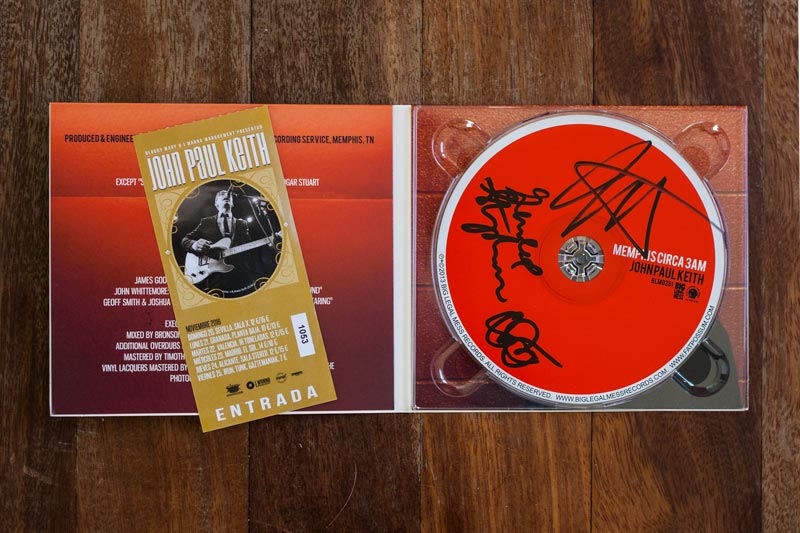 Entrada de John Paul Keith en Irun y su CD Memphis Circa 3AM (el único que quedaba), firmado por la banda