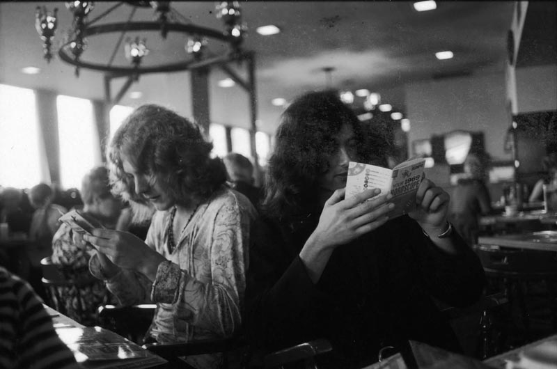 Fotografía de Led Zeppelin en 1969 69 Gigas Número 2 - Fotografía de Led Zeppelin en 1969