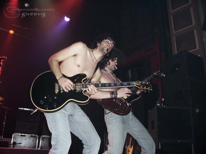 Jon e Iñaki guitarreando mano a mano